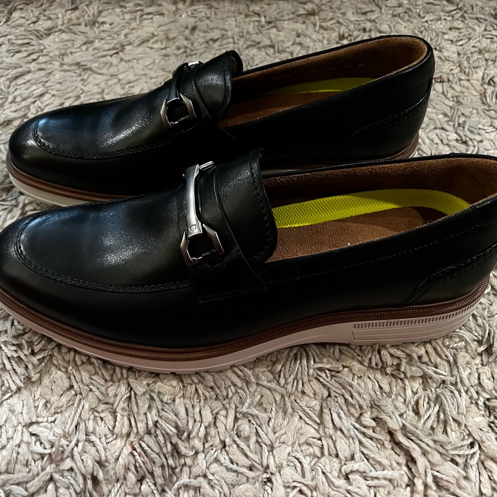 Florsheim comfort each with memory foam men’s shoes. Size 10 M